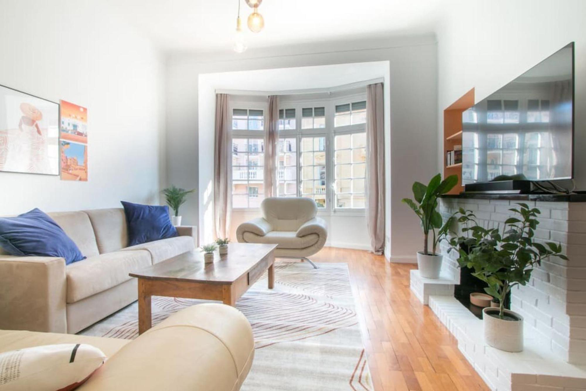 Spacious 2-Bedroom In The Centre Of Menton Exterior foto